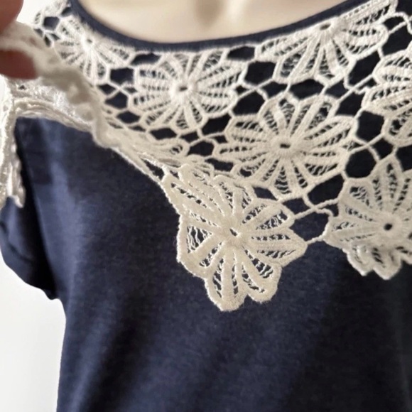 Navy Blue Dress Short Sleeve Crochet White Floral Accent Size M - Picture 4 of 4